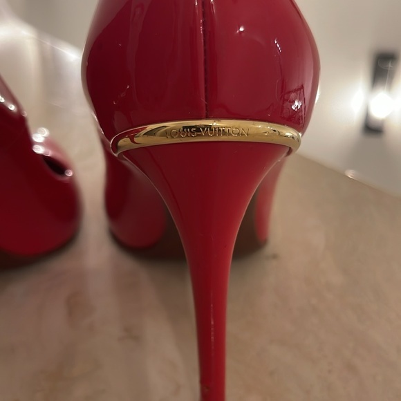 Louis Vuitton Pumps/Heels. Used. Size 37. Guaranteed Authentic - Picture 8 of 15
